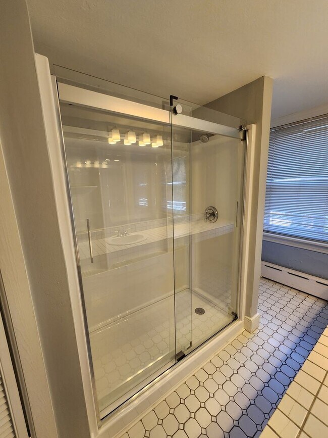 Building Photo - West Chester Historic Townhome - 4 bedrooms, 1 bath