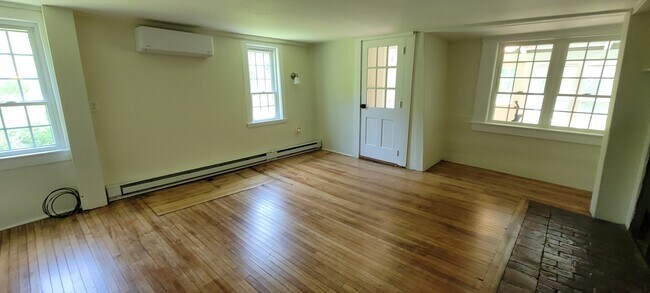 Building Photo - 45 Elm St