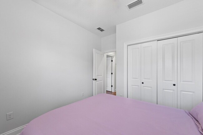 Building Photo - 1712 Sound Haven Ct