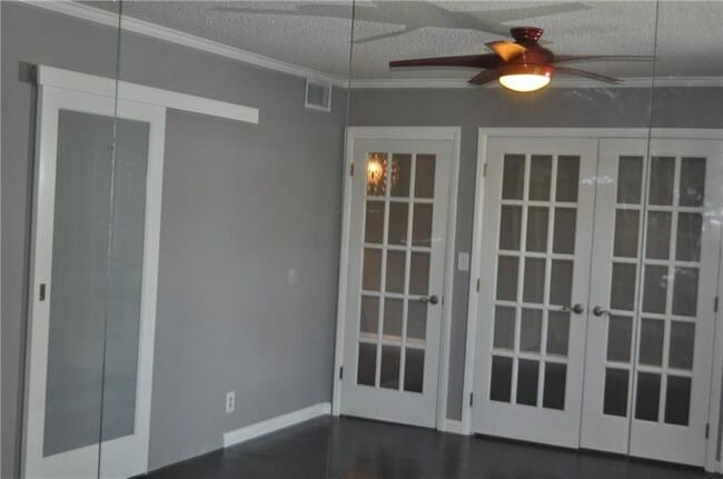 Building Photo - 615 NE 12th Ave