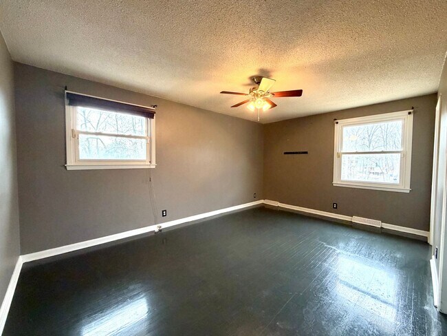 Building Photo - 2811 Thrush Dr