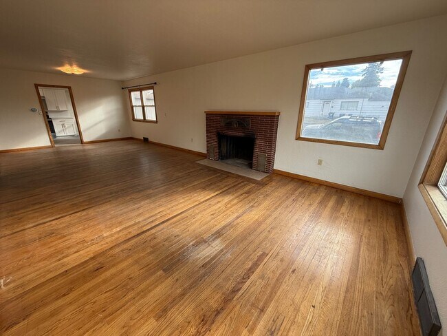 Building Photo - Remodelled Home on Dry Canyon