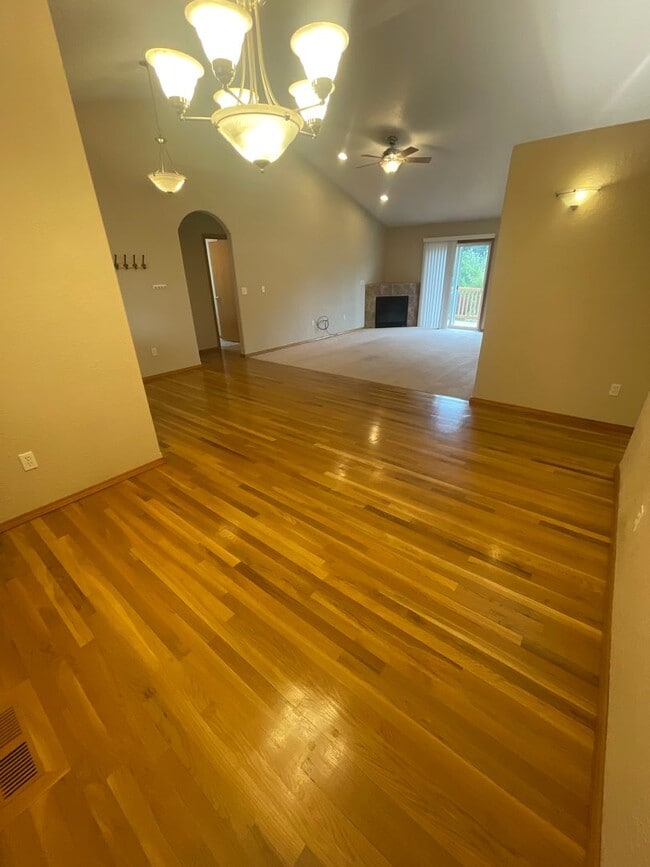 Building Photo - 3 Bedroom home in Albany!