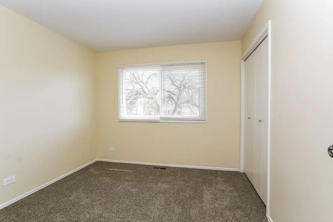 Building Photo - 212 Whitewater Dr