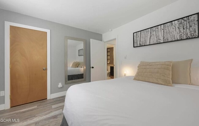 Building Photo - 76 Gcr Mile 22