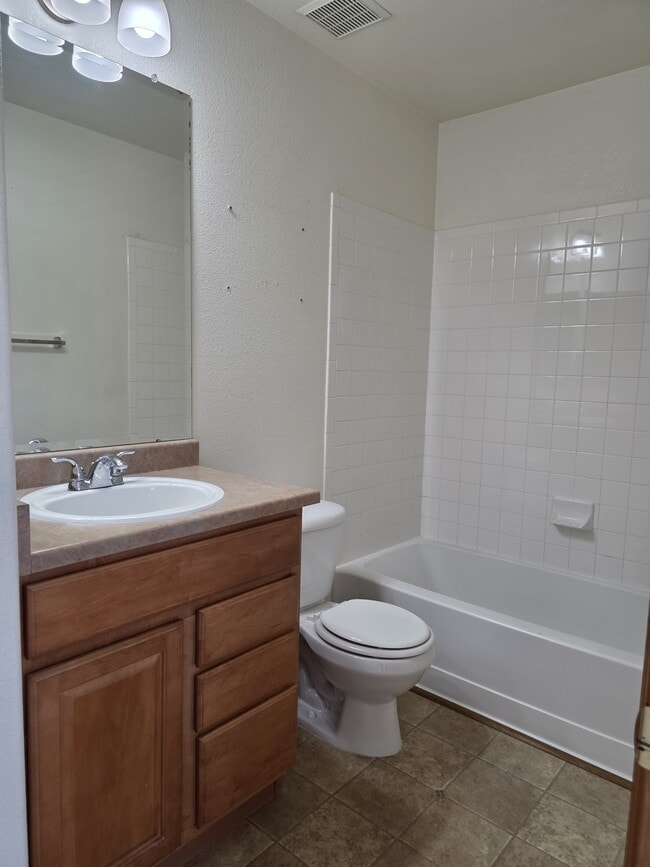 Building Photo - 5781 Ceylon St