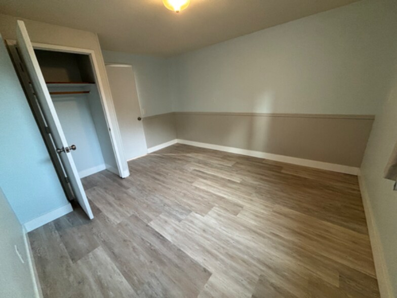 Building Photo - 2950 SW Beach Ave