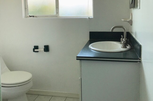 Bathroom #1 - 926 Crestview Dr