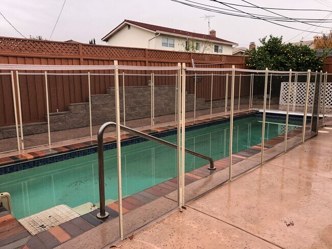 Building Photo - 4bd/2ba - Bedroom Home with a Lap Pool! Excellent Location - Coming Soon!