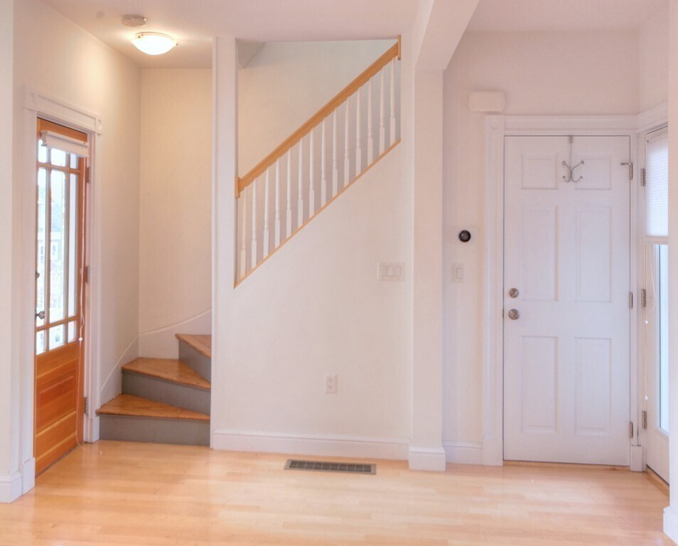 Building Photo - 14 Peterson Ter