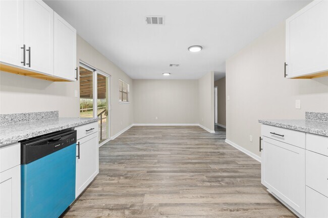 Building Photo - 804 Avenue I