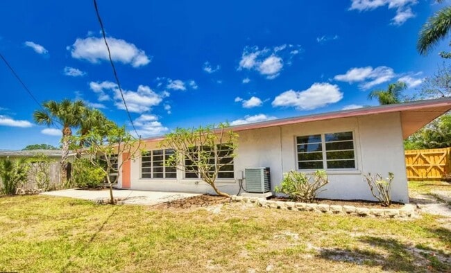 Building Photo - Beach Bungalow on Venice Island ~ Coming J...