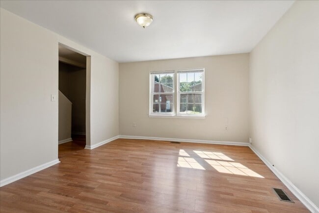Building Photo - 715 18th St
