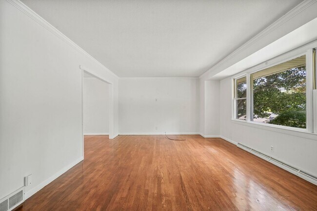 Building Photo - 300 Murray Hill Rd