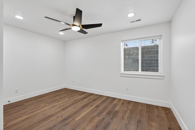 Building Photo - JR119L