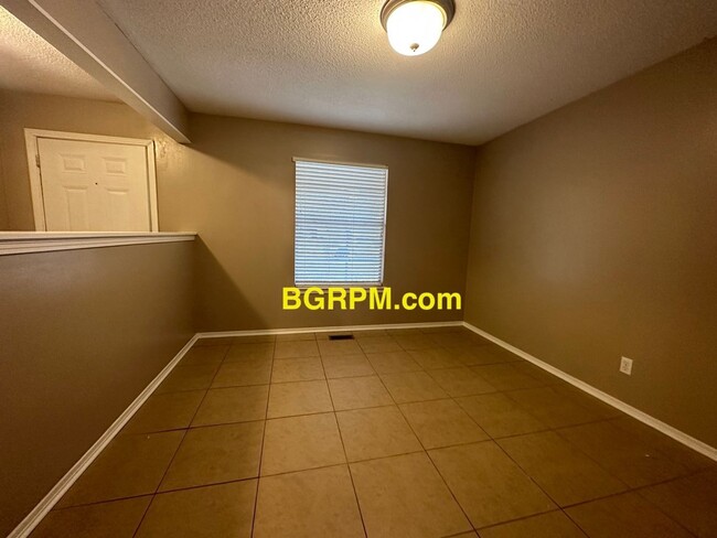 Building Photo - 3 BD, 2 BA, Home in Jacksonville