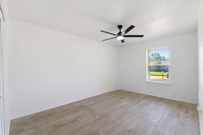 Building Photo - 16318 Cypress Point Dr