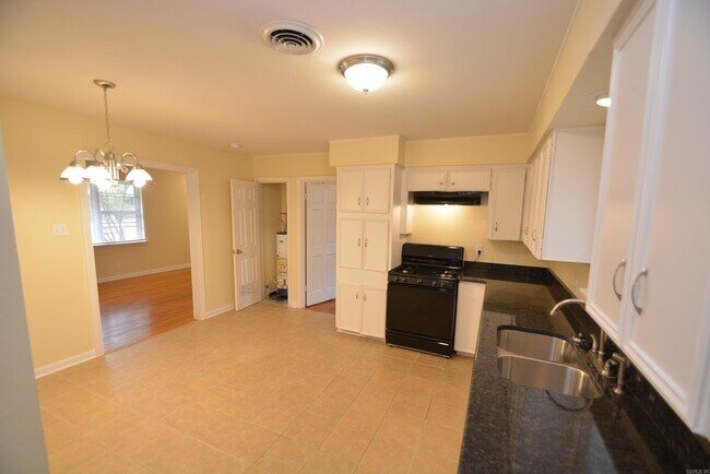 Building Photo - 5709 Windamere Dr