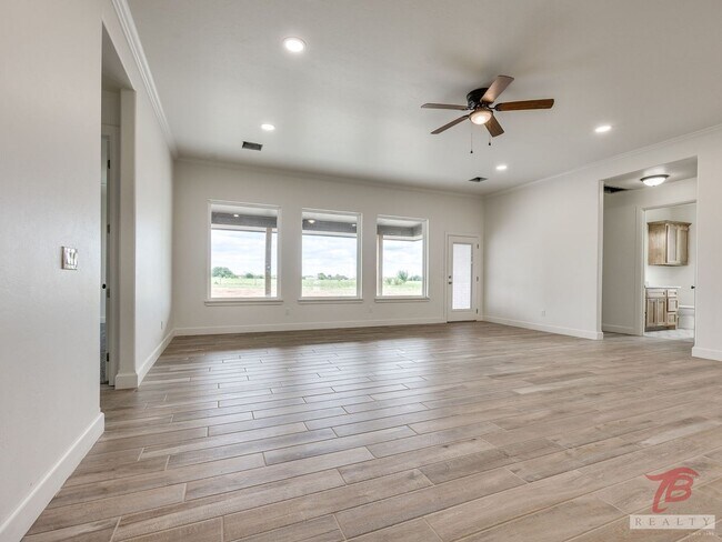 Building Photo - 1321 Chisholm Trail
