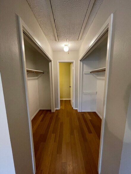 Building Photo - 2608 Carnarvon Ln