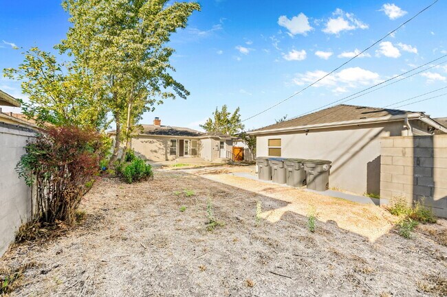 Building Photo - "Charming 2-Bedroom Retreat on Douglas Ave...