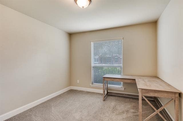 Building Photo - 1827 Lake Travis Dr