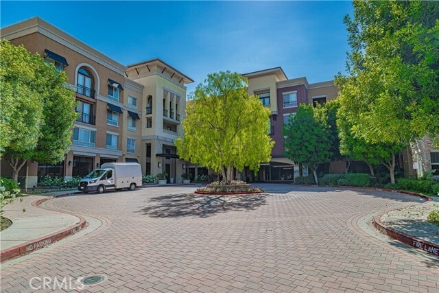 Building Photo - 24595 Town Center Dr