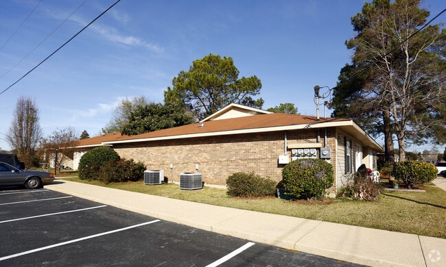 Building Photo - Village at Meadowview