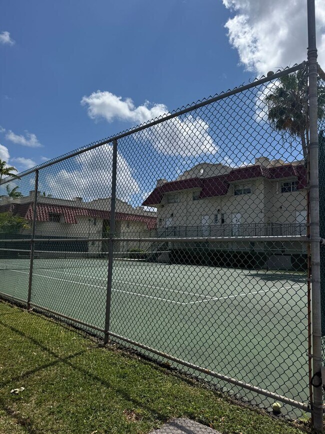Building Photo - AVAILABLE NOW For Rent 2BD/2.5BA FULLY REN...
