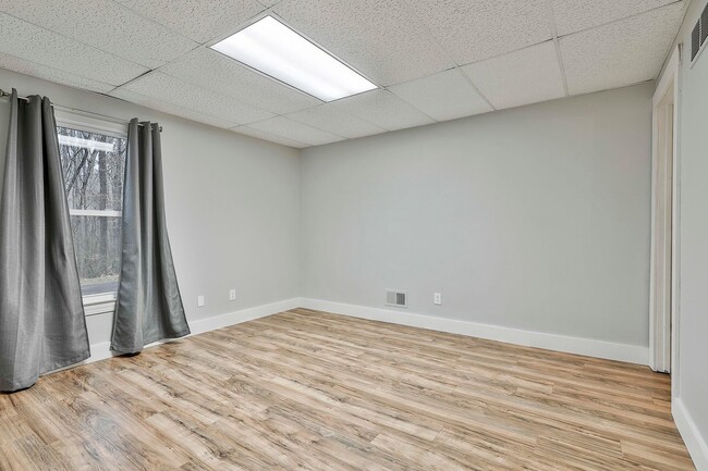 Building Photo - Sharpsburg Basement Apartment, ALL utilities included.