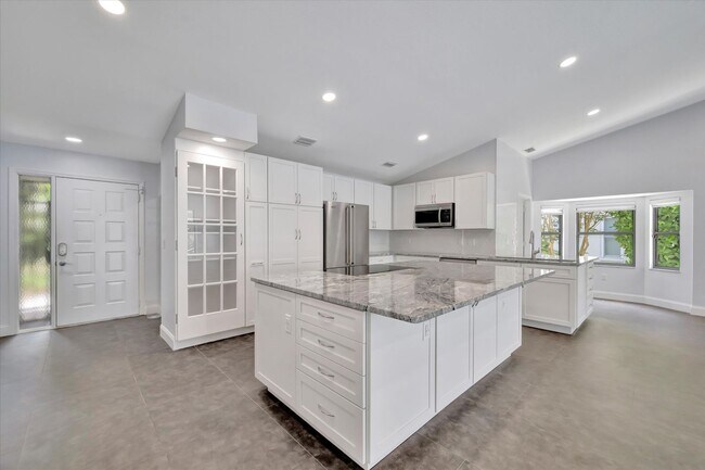 Building Photo - Stunning 3 Bed/ 2 Bath Pool Home in Longwood Run ~ UTC