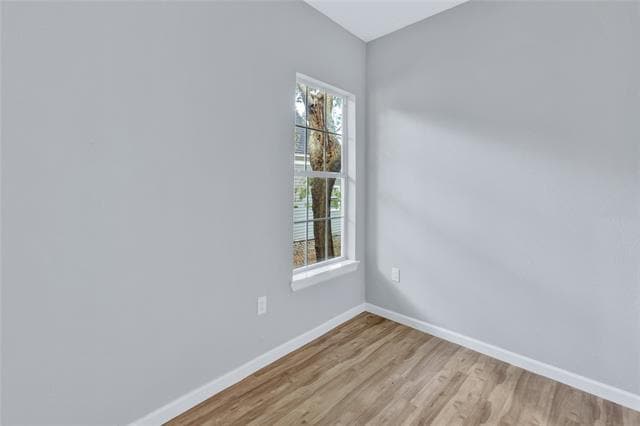 Building Photo - 323 W Cherry St