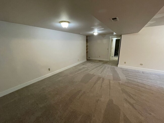 Building Photo - 4303 Kingsway