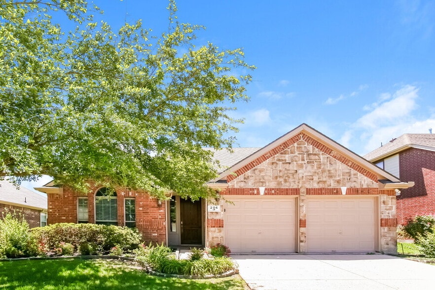 Primary Photo - 206 Cox Dr