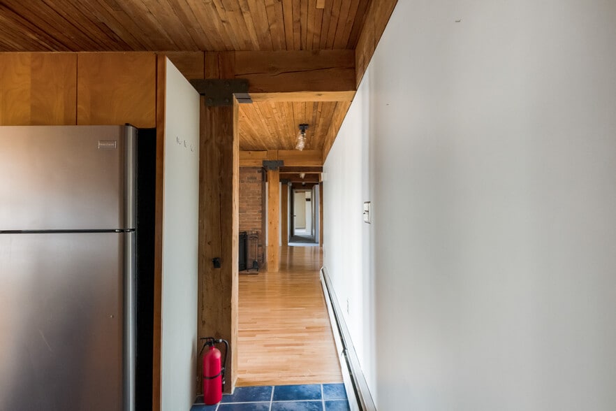 Building Photo - 122 Redrock Dr