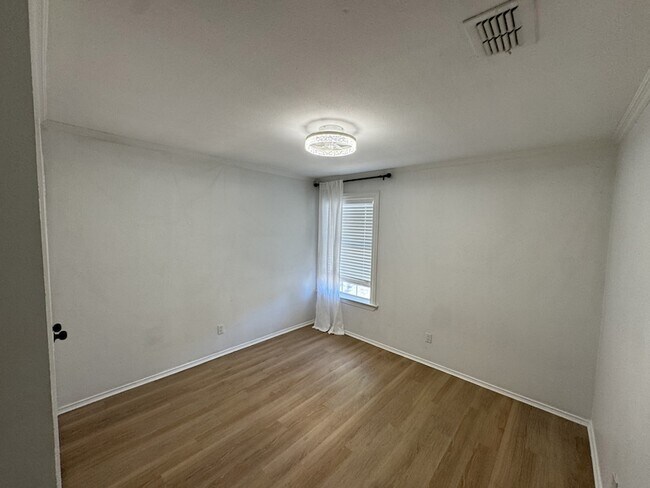 Building Photo - 5232 Goodman Dr