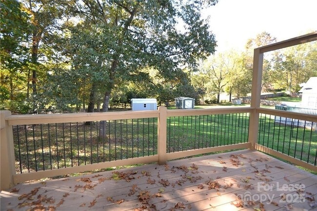 Building Photo - 1212 Beechwood Dr