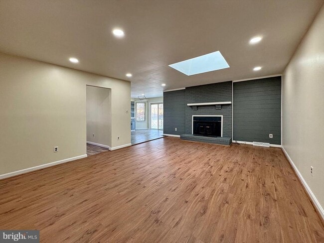 Building Photo - 401 Butternut Ct