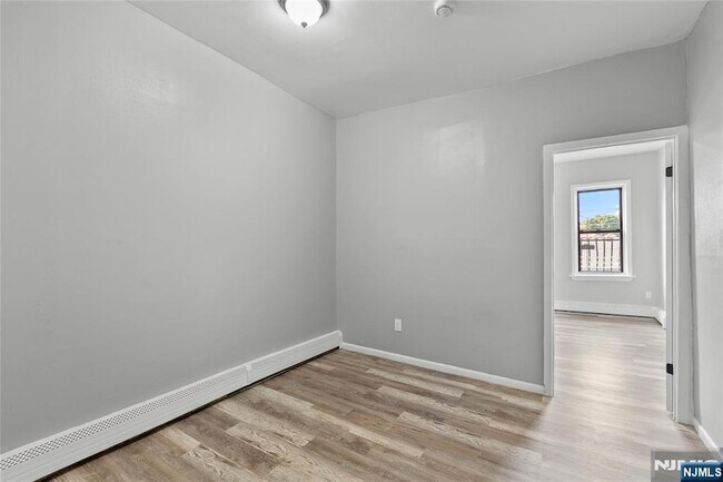 Building Photo - 9 E Monroe St