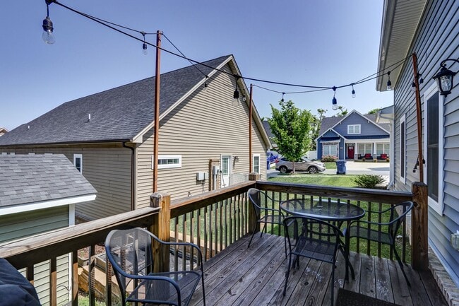 Building Photo - 105 Ridgeline Ln
