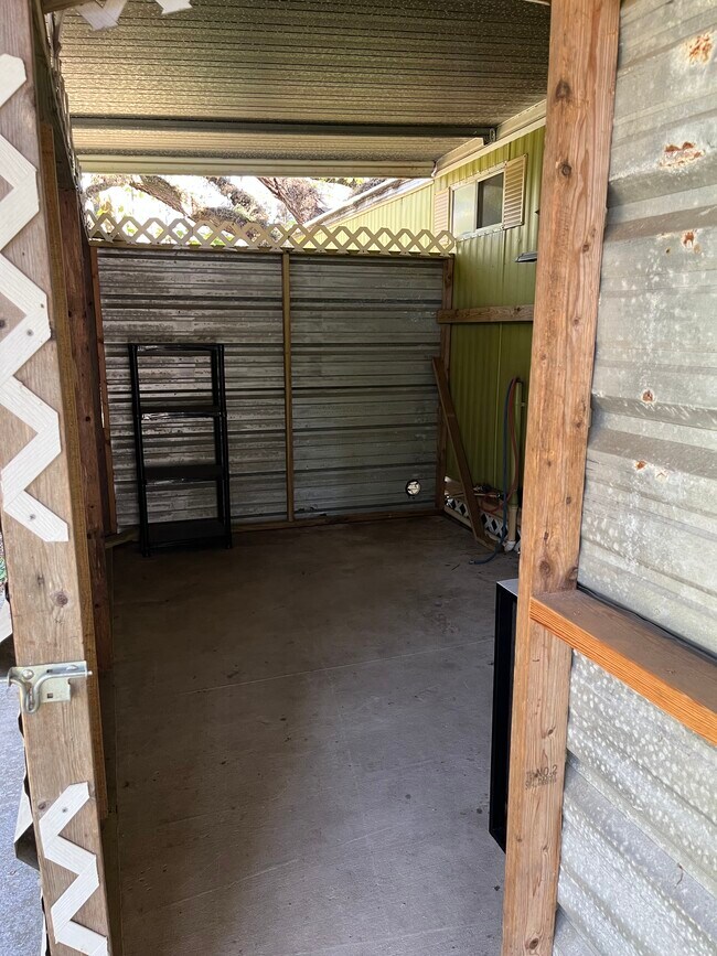 Building Photo - 9441 Teak St