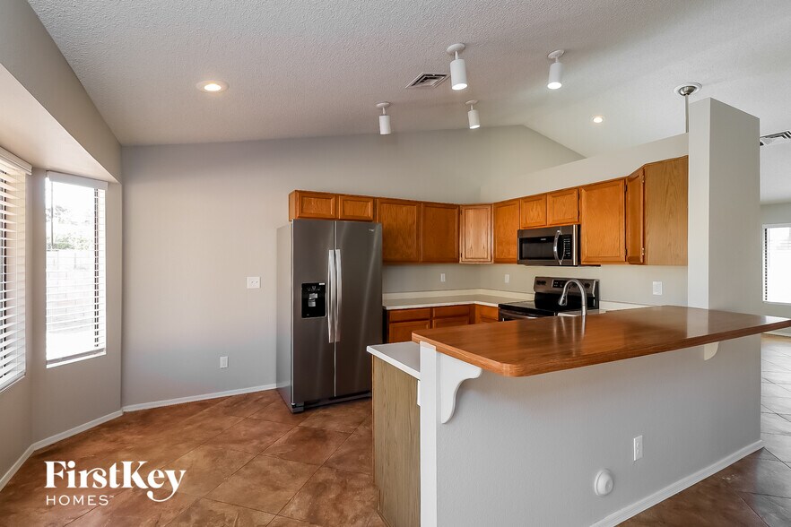 Building Photo - 3638 E Verdin Rd