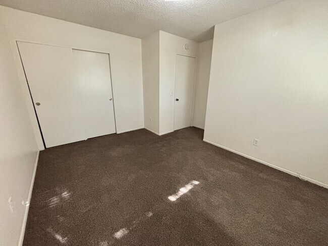 Building Photo - West Lancaster Apartment