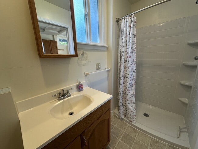 Building Photo - 795 E College St