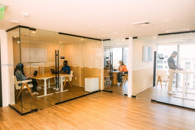 Building Photo - 221 SW 1st Ave