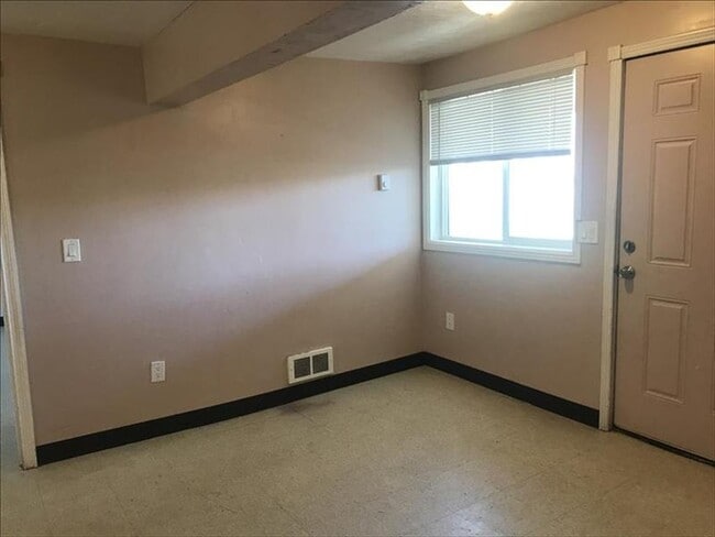 Building Photo - 840 Garfield St