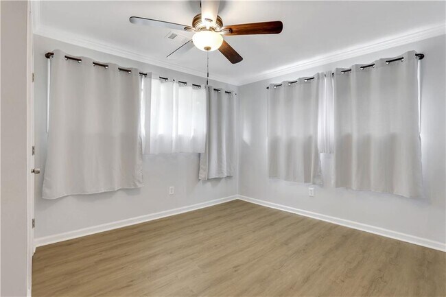 Building Photo - 3436 Pinehill Dr
