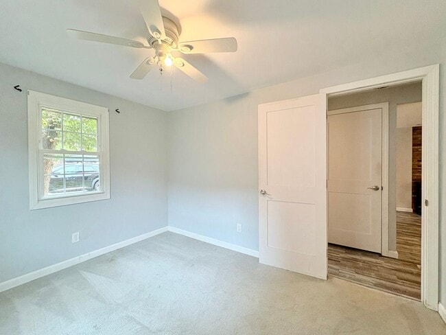 Building Photo - 2 Bed | 1 Bath | $2,150/mo | Assigned Park...