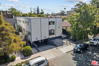 Building Photo - 628 Huntley Dr
