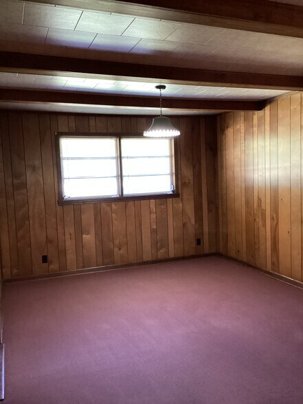 Den/Dining Room - 2679 Highway 105